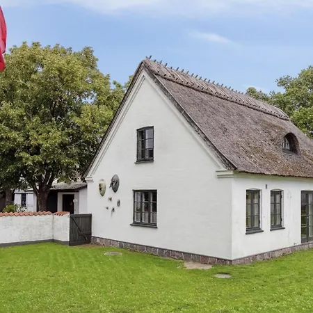 Experience 'the Old Smithy' Near Faxe Bay * Lund (Stevns)