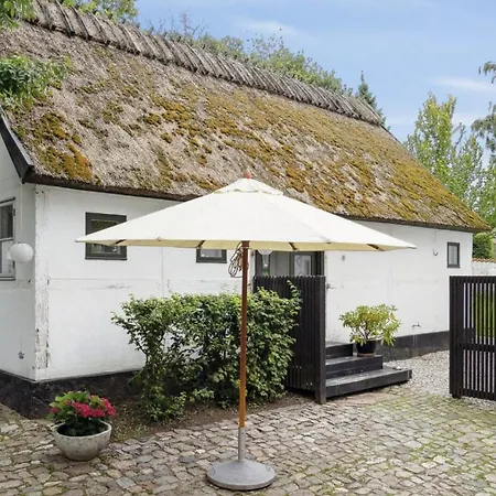 Experience 'the Old Smithy' Near Faxe Bay Lund (Stevns)